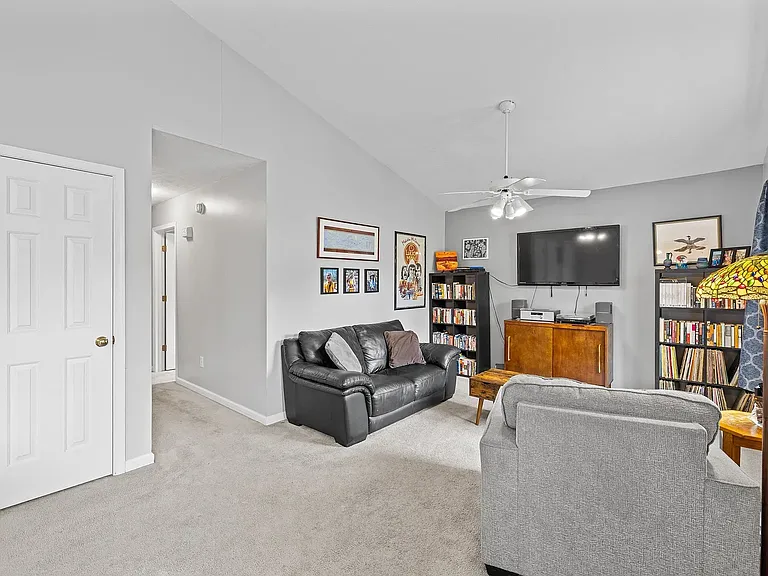 1005 D St — Photo 7