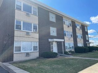 7531 S Roberts Rd APT 3-C, Bridgeview, IL 60455