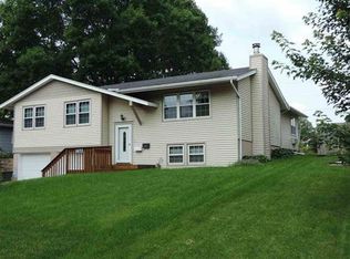 3310 W Ridge Dr, Waterloo, IA 50701