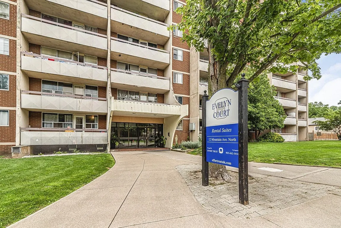 Evelyn Court Apartments — Photo 2