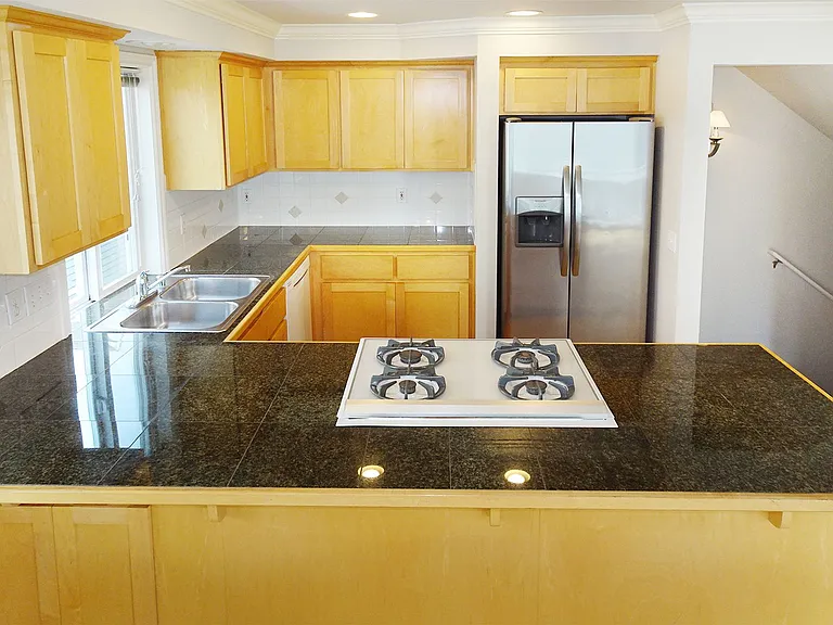 657 W Emerson St #C — Photo 6