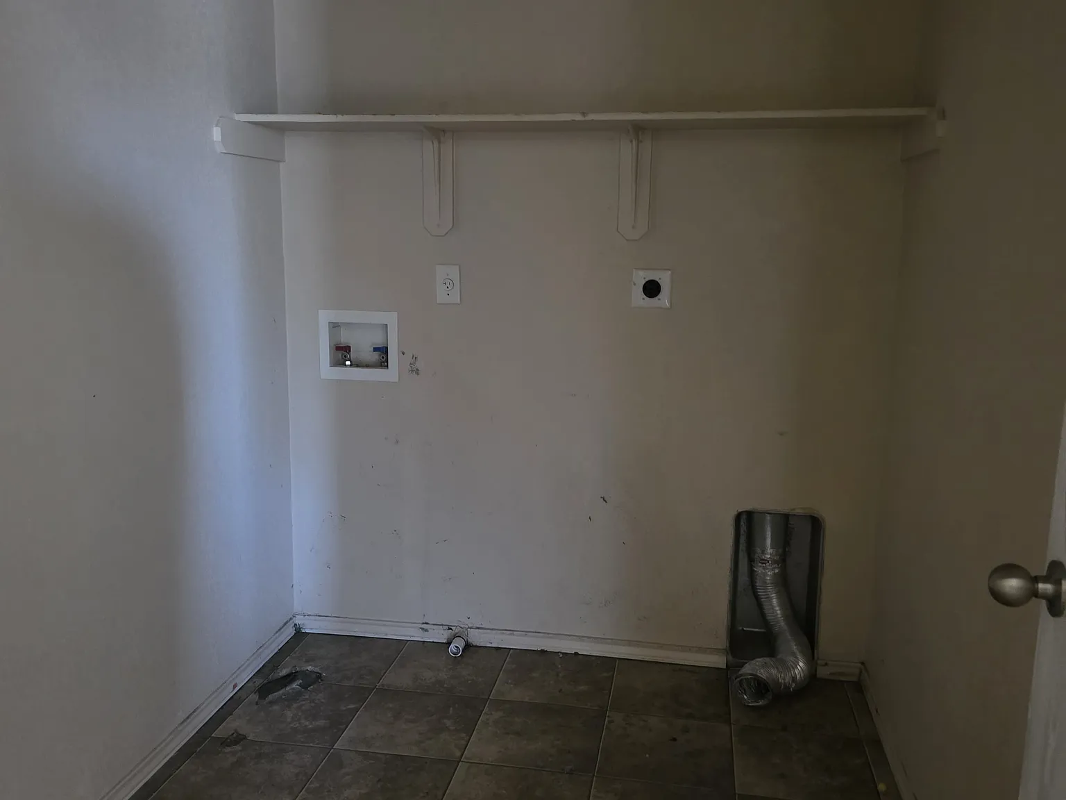 3 bed, 2.5 bath, 1600 sqft, $1,600 — Photo 4