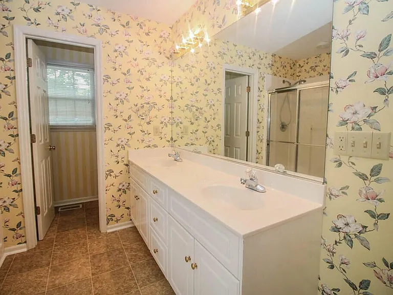 246 Farmington Dr W — Photo 23