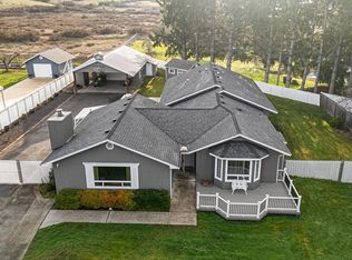 369 Upper Camp Loop Rd, Roseburg, OR 97470
