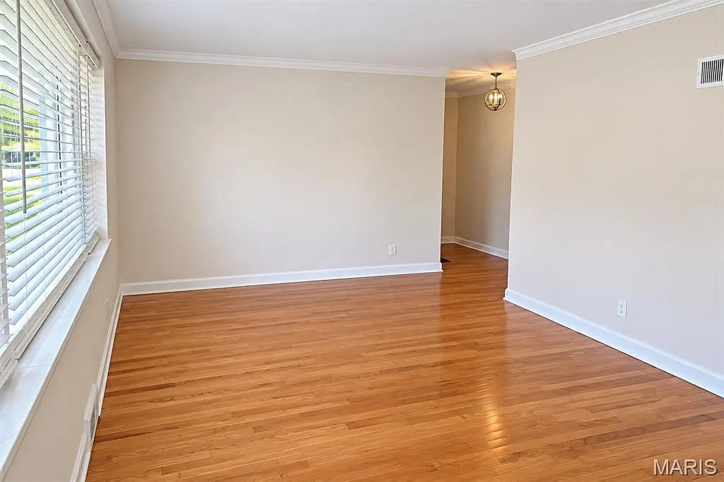 3 bed, 2.0 bath, 1695 sqft, $2,400 — Photo 4