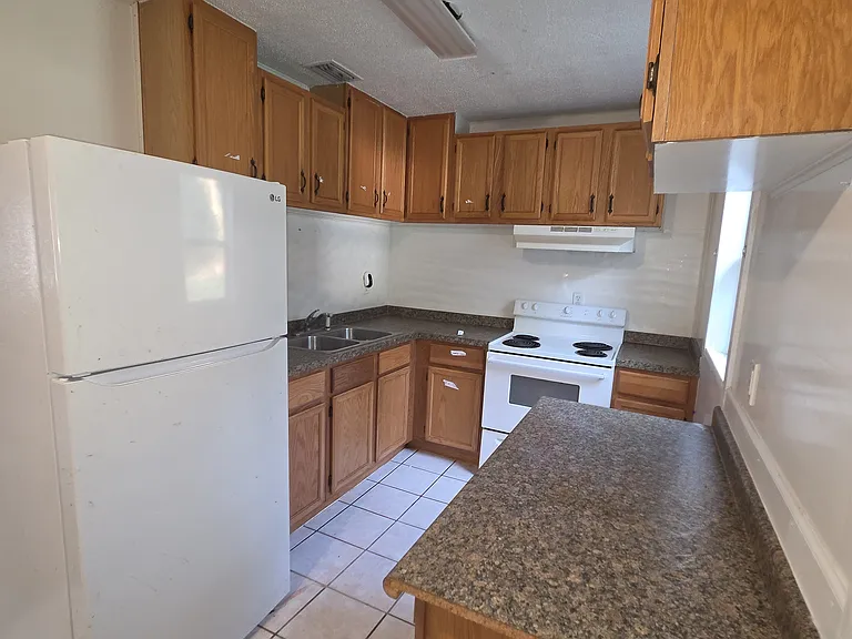 622 E Division St — Photo 13