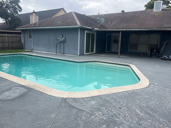 111 Ambershadow Dr
