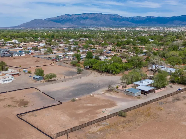 1805 Calle Pequeno NW, Albuquerque, NM 87107