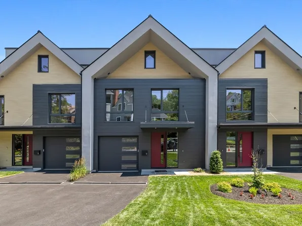 9 Algonquin Rd #2, Newton, MA 02467