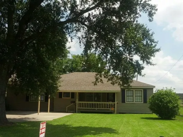 3226 Hickory Ave, Groves, TX 77619