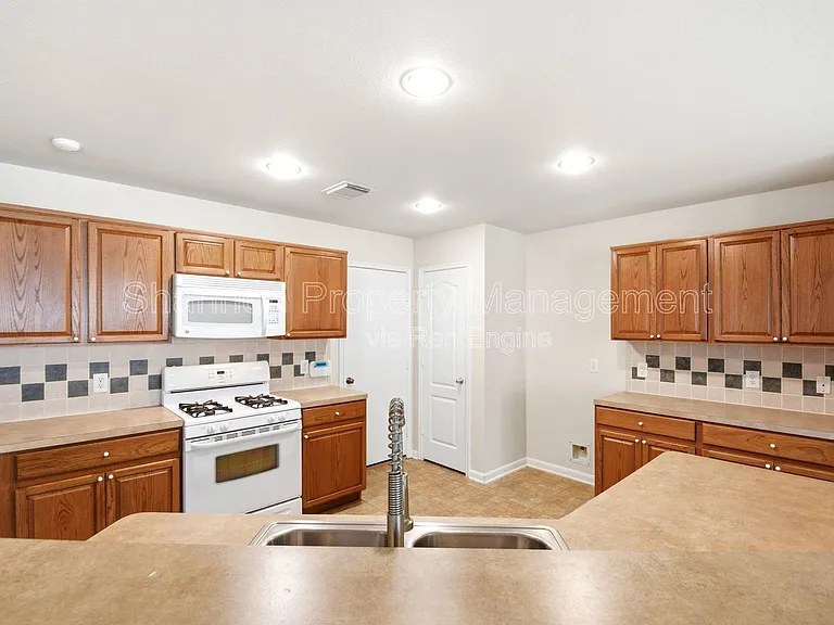 526 Remington Lodge Ct — Photo 18