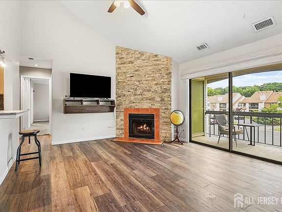 4th image of 1403 Pebble Pl