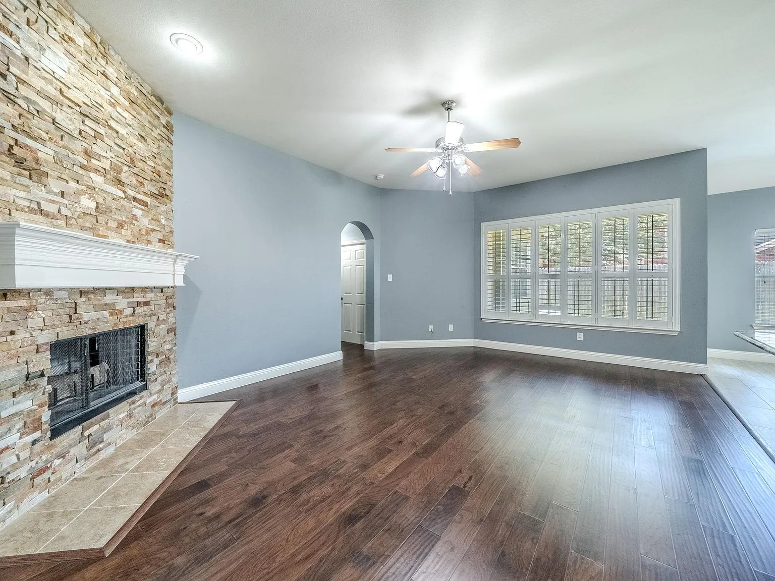 3 bed, 2116 sqft, $3,000 — Photo 4