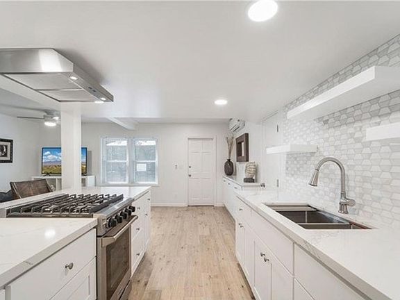 3rd image of 361 Cypress Dr #A