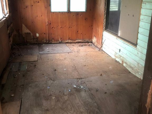 2nd image of 2107 Queen Ave