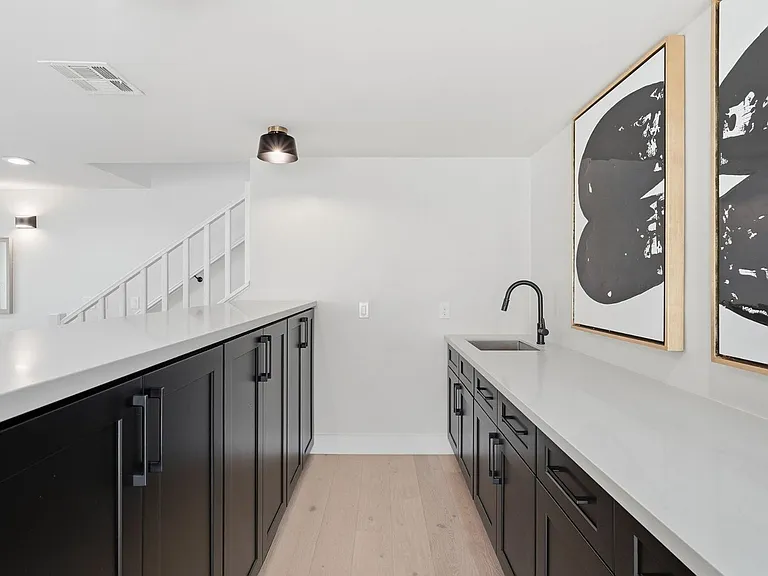 5623 E Claire Dr — Photo 32