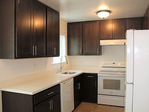 5th image of 170 Stoakes Ave APT 3