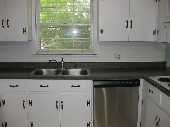 5th image of 1054 N Pine St