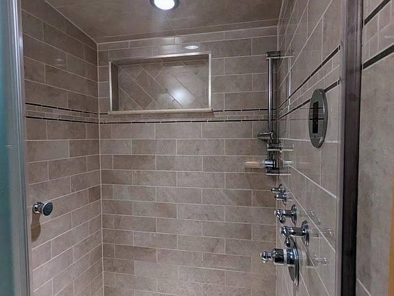 5th image of 2059 E 26th St #1