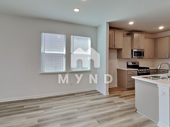5th image of 227 Flowers Ave