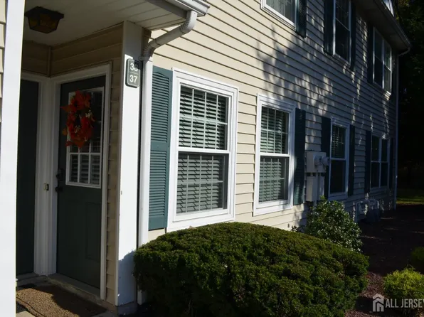 37 Hanover Sq #E, Middlesex, NJ 08846