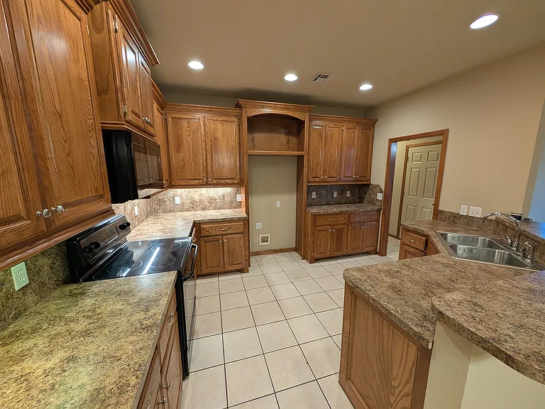917 SW 37th St #917 — Photo 10