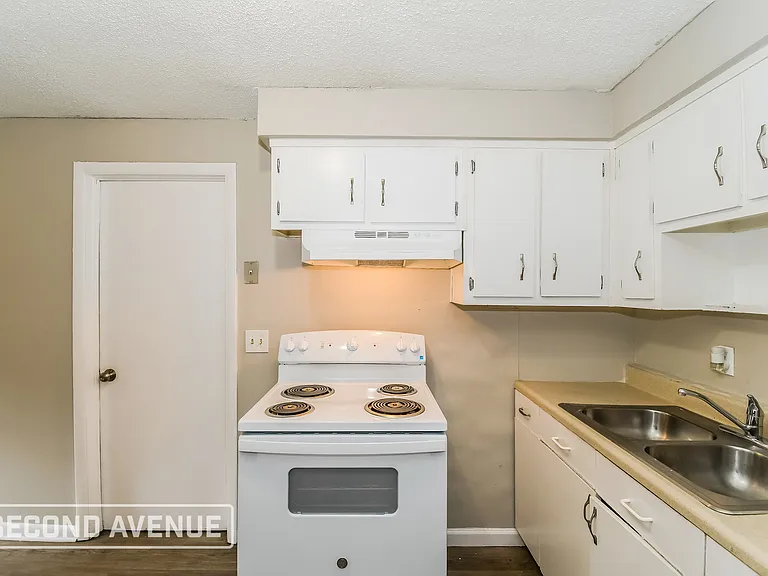2939 W 4th St — Photo 5