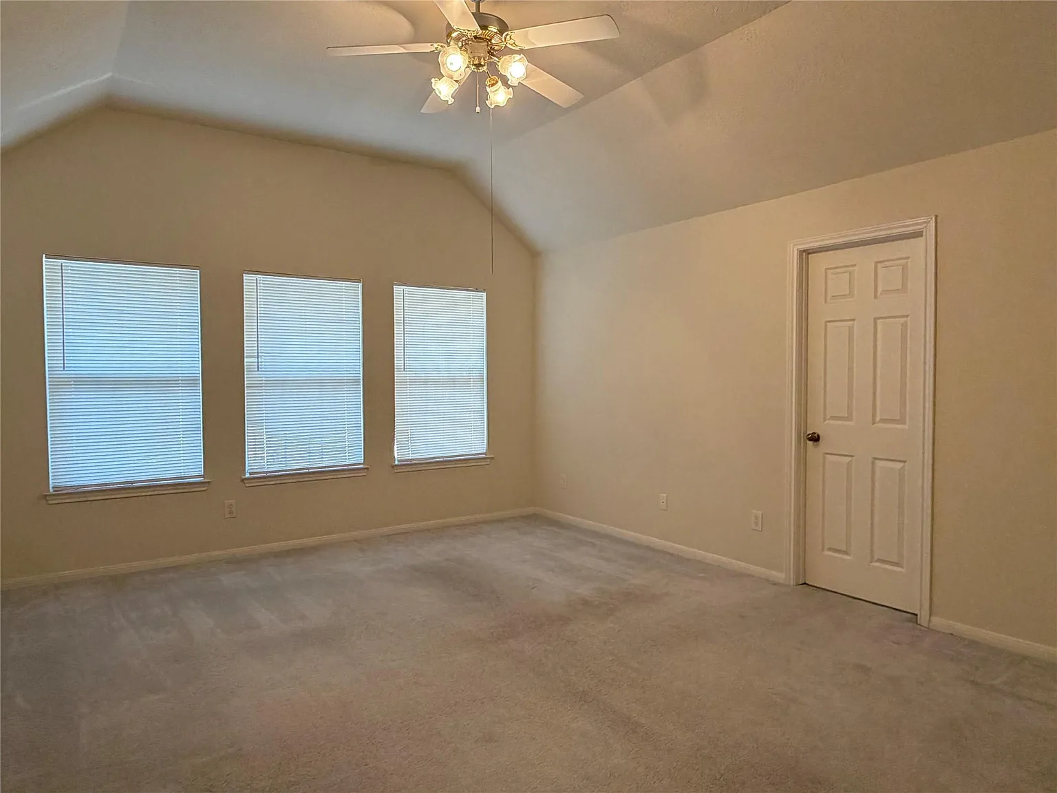 3 bed, 2.5 bath, 1675 sqft, $1,890 — Photo 4