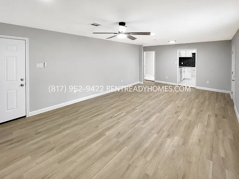 6419 Myrtle St — Photo 2