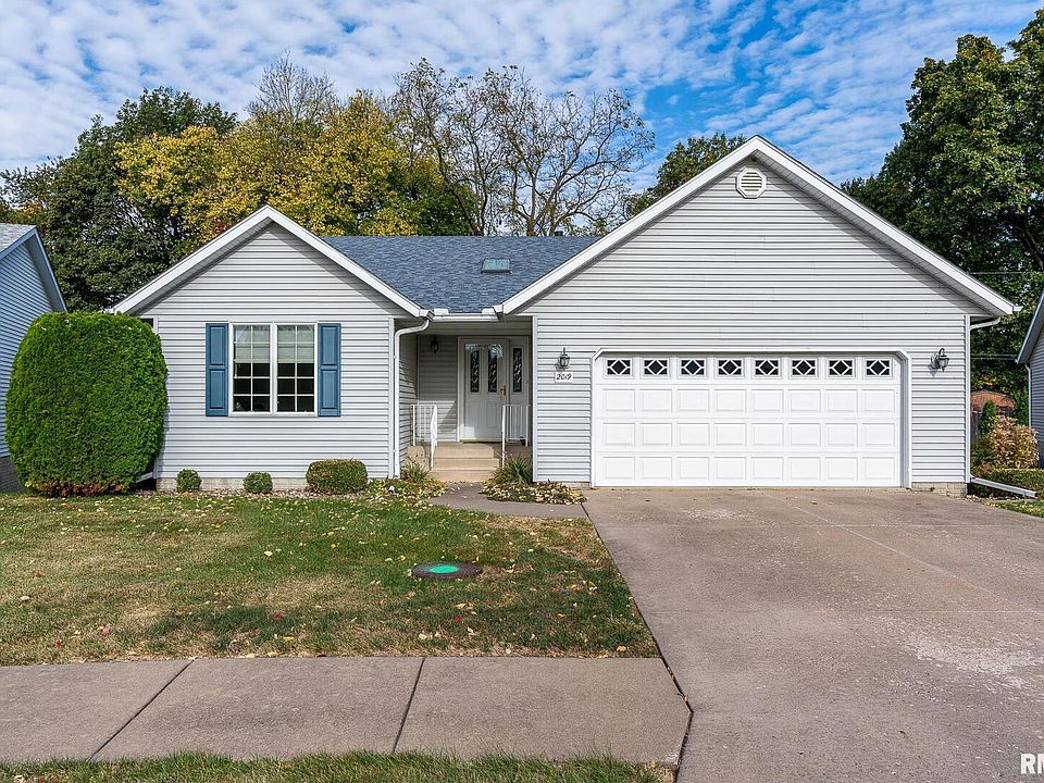 1st image of 2019 Villa Pines Cir
