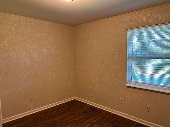 5th image of 114 Garden St