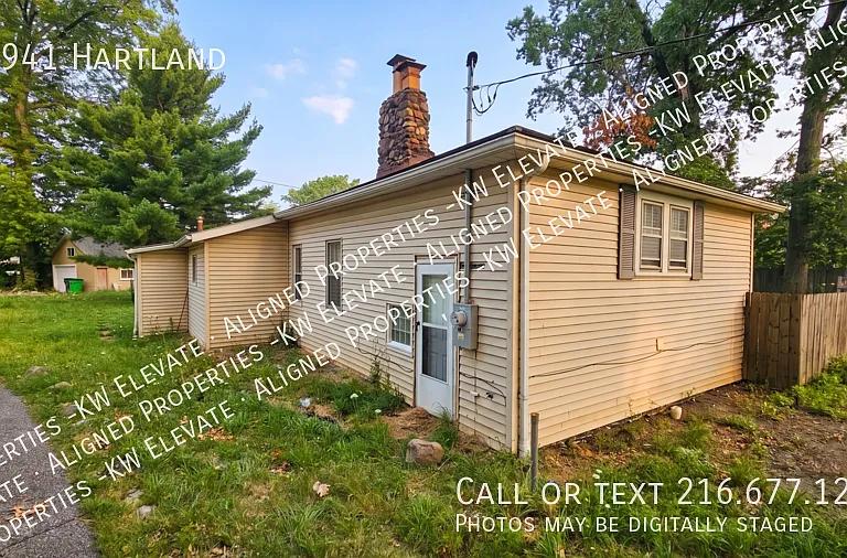 23941 Hartland Dr — Photo 2
