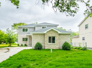 225 S Monterey Ave, Villa Park, IL 60181