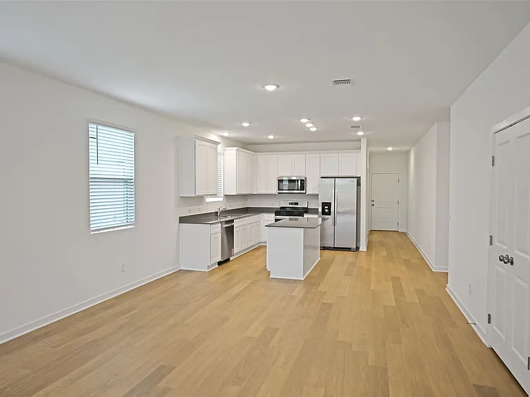 261 Elk Ave — Photo 9