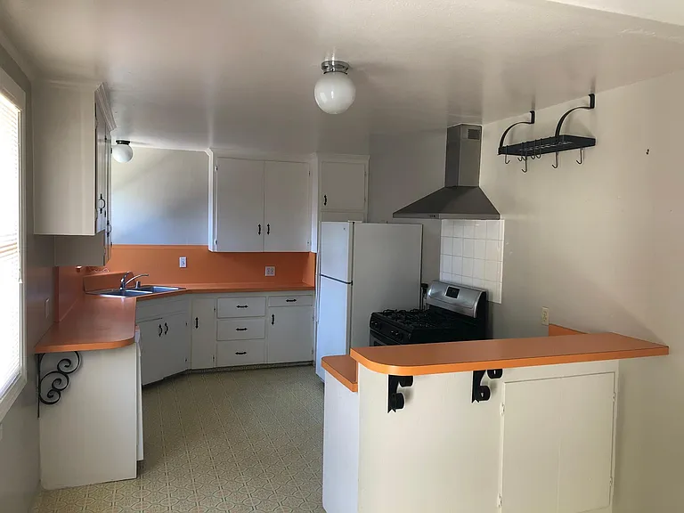 969 Rose Ave — Photo 2
