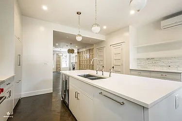Rented by Dixon Advisory USA Inc.