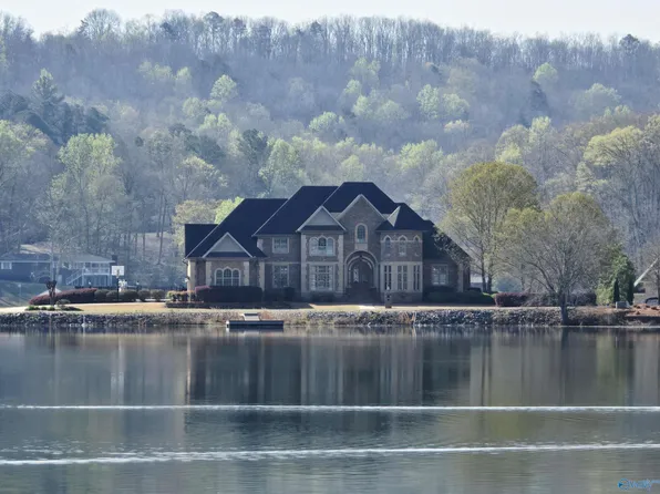 321 Peninsula Dr, Gadsden, AL 35901