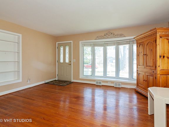 2nd image of 554 S Stewart Ave