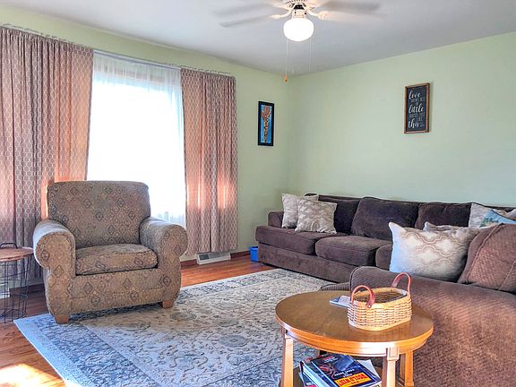 4th image of 1054 Park Ave