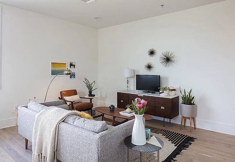 The Julian Apartments — Photo 4