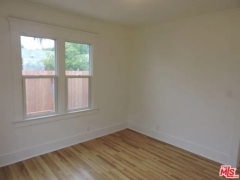 559 N Windsor Blvd — Photo 14