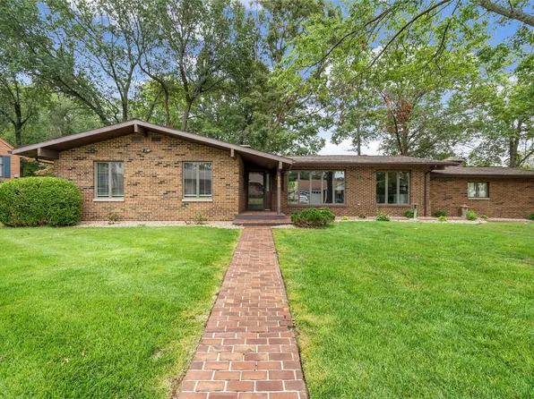 528 Westpark Dr, Columbia, IL 62236