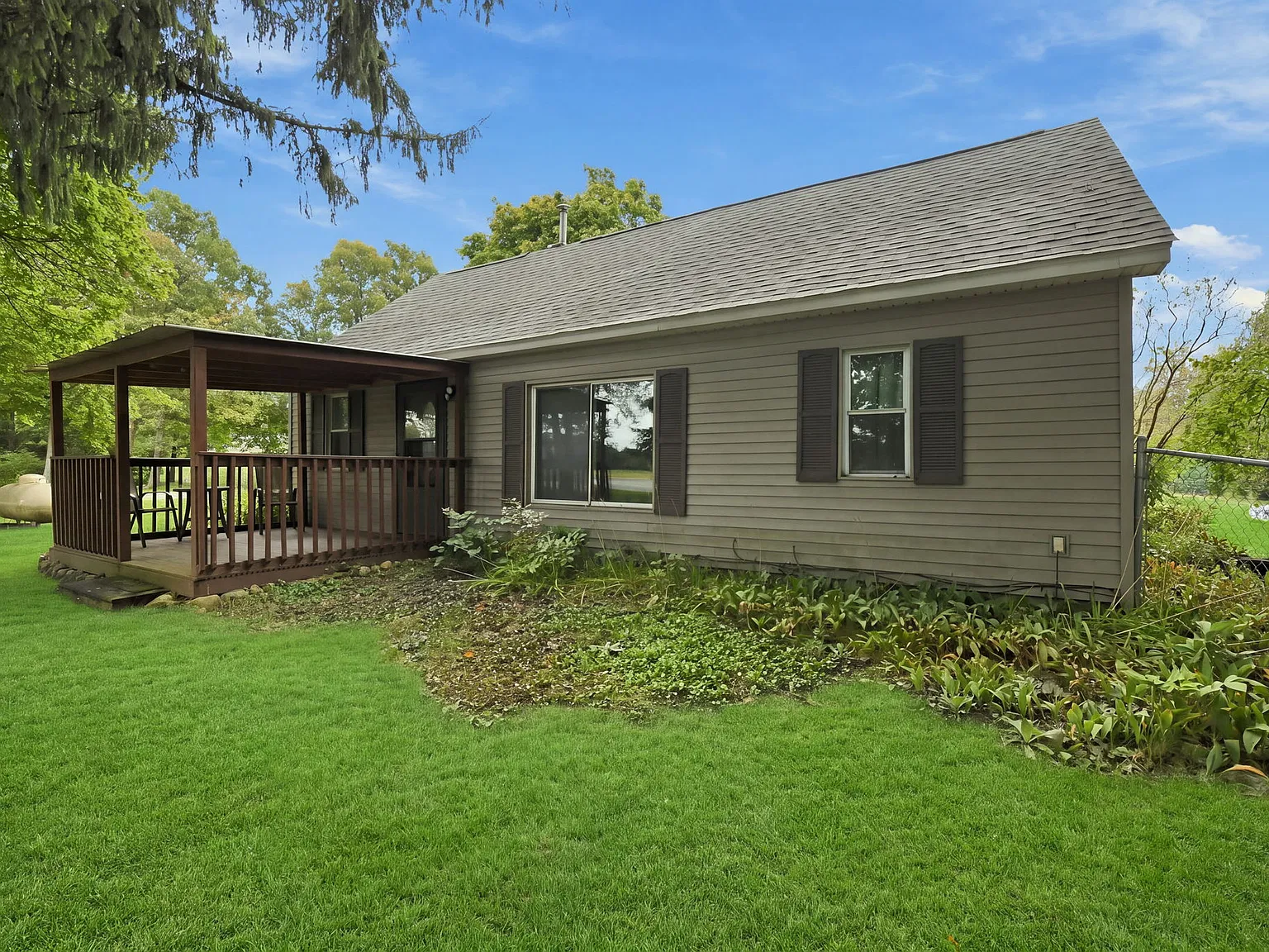 3 bed, 1220 sqft, $1,500 — Photo 2