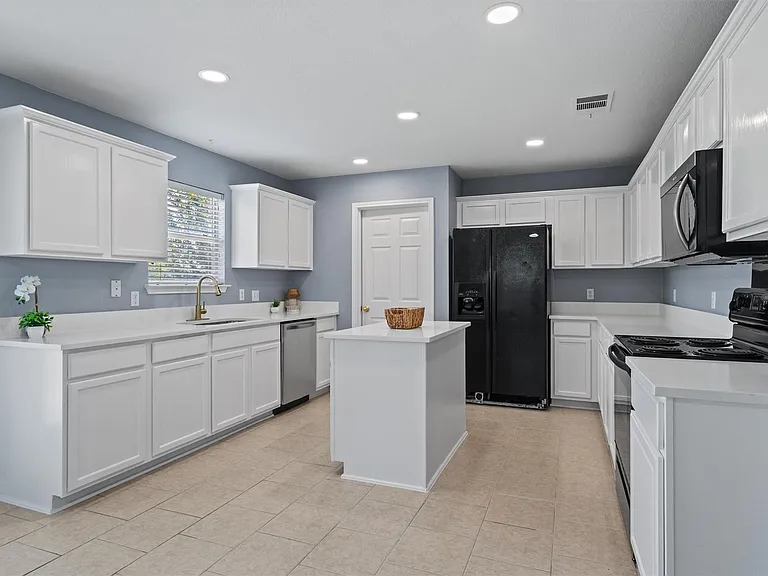 12629 James Polk St — Photo 10