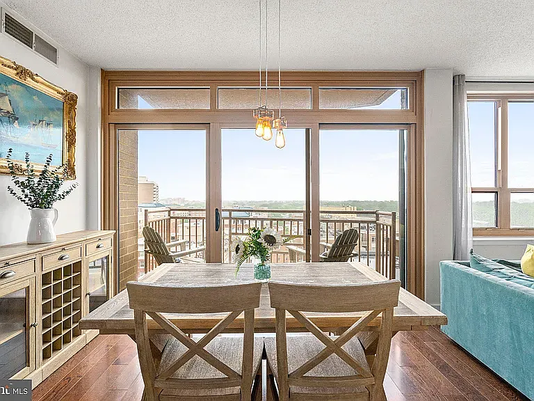 1 bed, 879 sqft, $3,000 — Photo 1