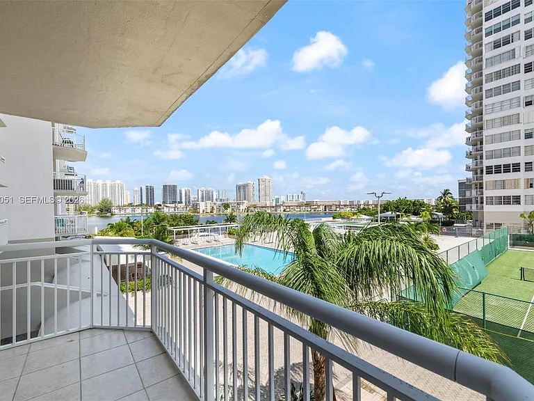 18061 Biscayne Blvd #303 — Photo 29