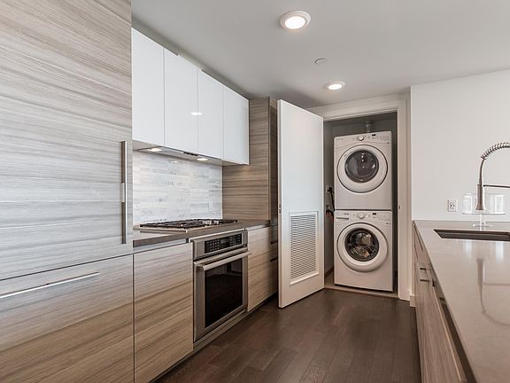 3rd image of 718 Long Bridge St #1401L
