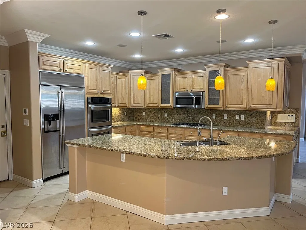 5 bed, 4.5 bath, 4202 sqft, $4,000 — Photo 2