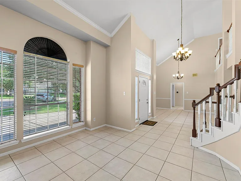 1723 Monvale Ln — Photo 3