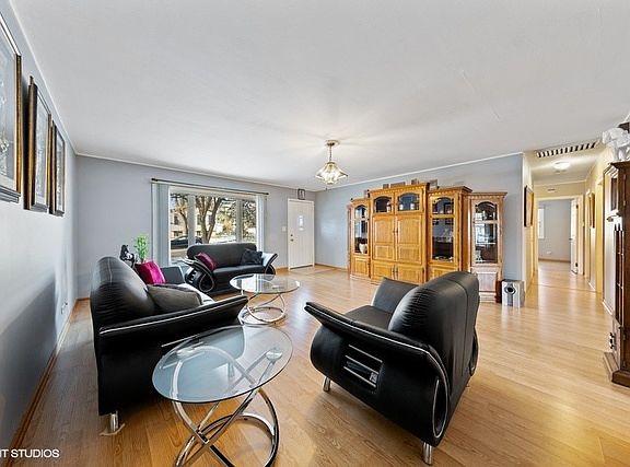 3rd image of 1400 Yorkshire Dr